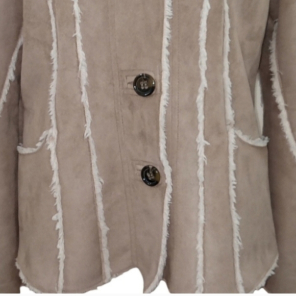 Big Chill Jacket Tan Faux Fur Shearling Raw Trim Button Front Pockets - Picture 5 of 13
